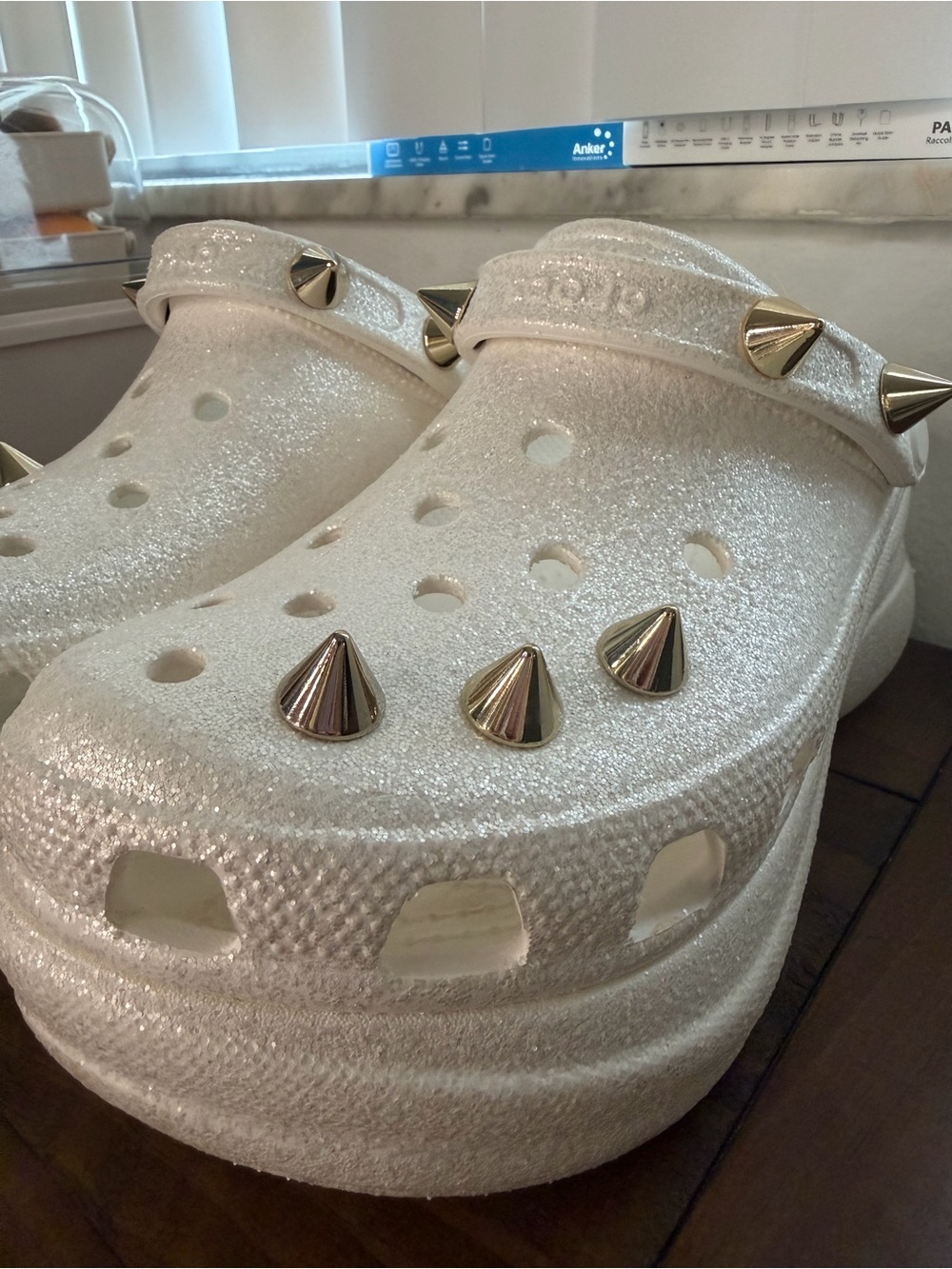 Crocs Classic Bae Glitter Stud Clog Womens size 8 gold stud RARE crocs - Picture 5 of 10